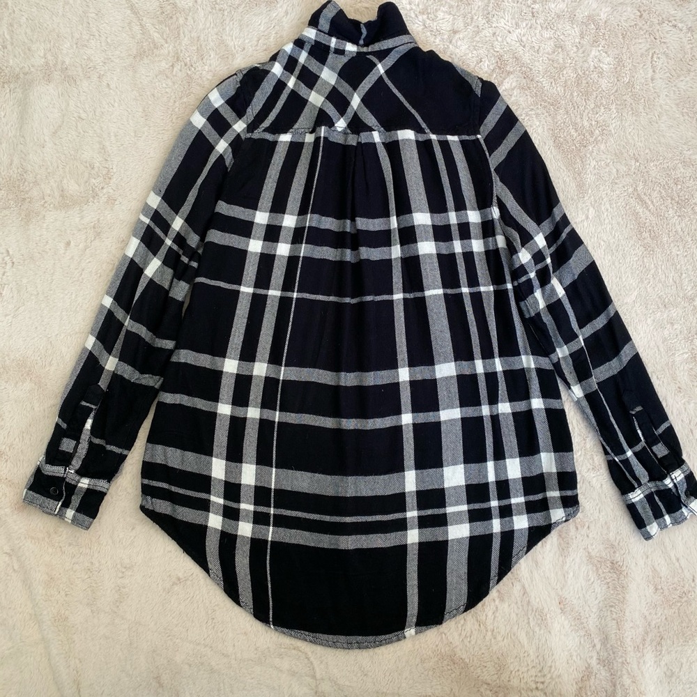 Long sleeve shirt.